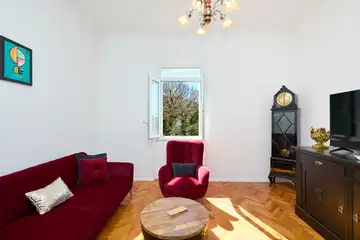 Dubrovnik (Gruž) Apartment with Garden Hot Tub for 5