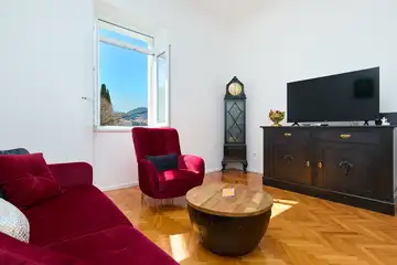 Dubrovnik (Gruž) Apartment with Garden Hot Tub for 5