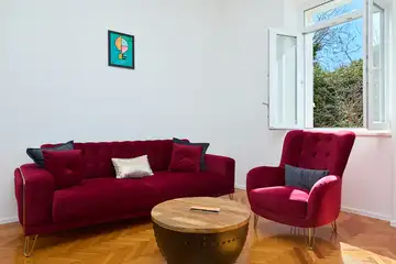 Dubrovnik (Gruž) Apartment with Garden Hot Tub for 5