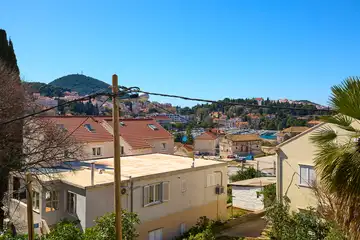 Dubrovnik (Gruž) Apartment with Garden Hot Tub for 5