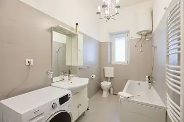 Dubrovnik (Gruž) Apartment with Garden Hot Tub for 5