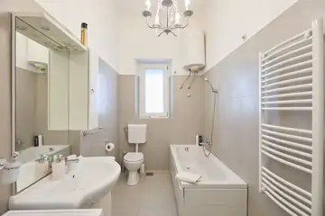 Dubrovnik (Gruž) Apartment with Garden Hot Tub for 5