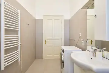 Dubrovnik (Gruž) Apartment with Garden Hot Tub for 5