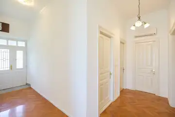 Dubrovnik (Gruž) Apartment with Garden Hot Tub for 5