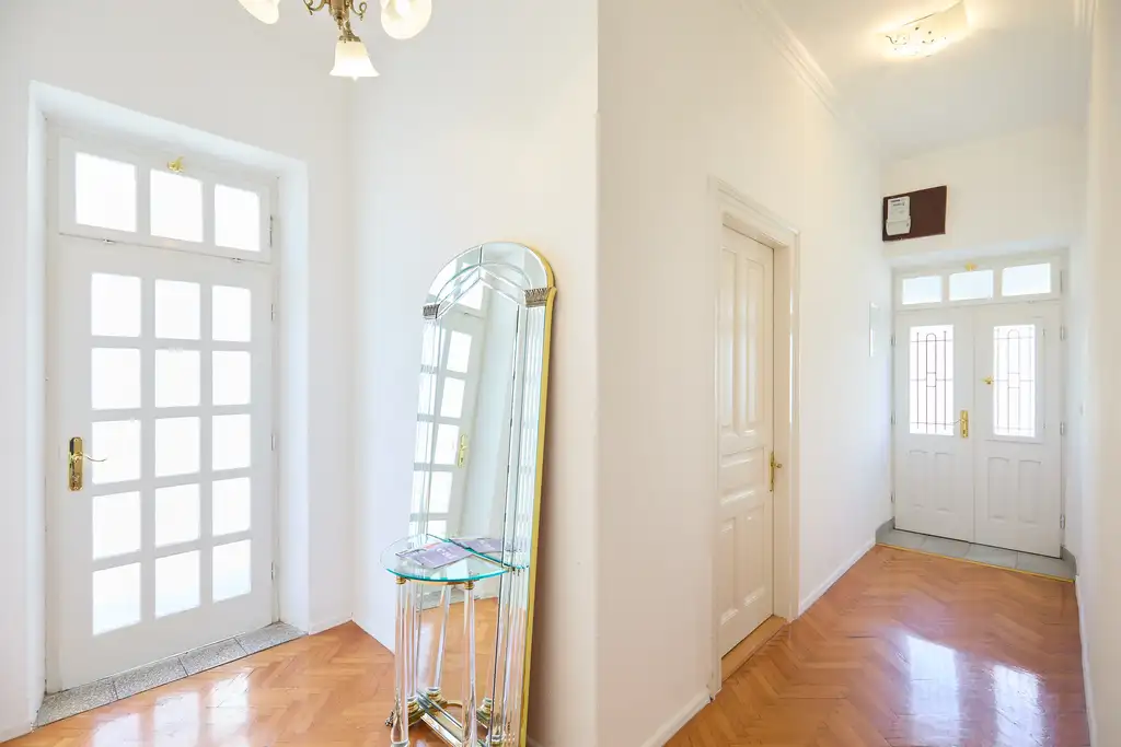 Dubrovnik (Gruž) Apartment with Garden Hot Tub for 5