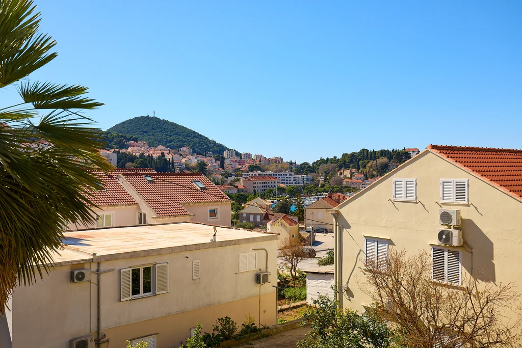 Dubrovnik (Gruž) Apartment with Garden Hot Tub for 5