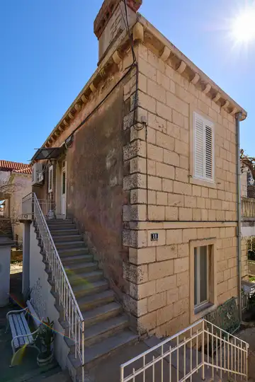 Dubrovnik (Gruž) Apartment with Garden Hot Tub for 5