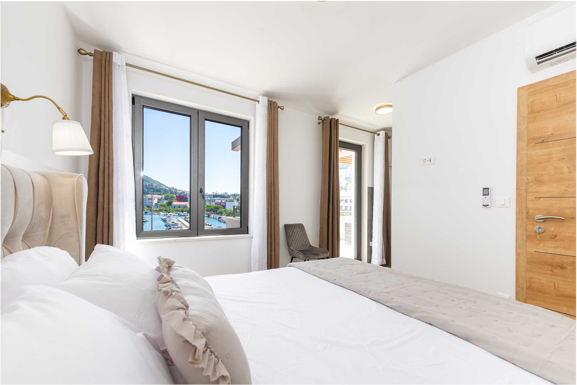 DLC Deluxe Penthouse Apartment