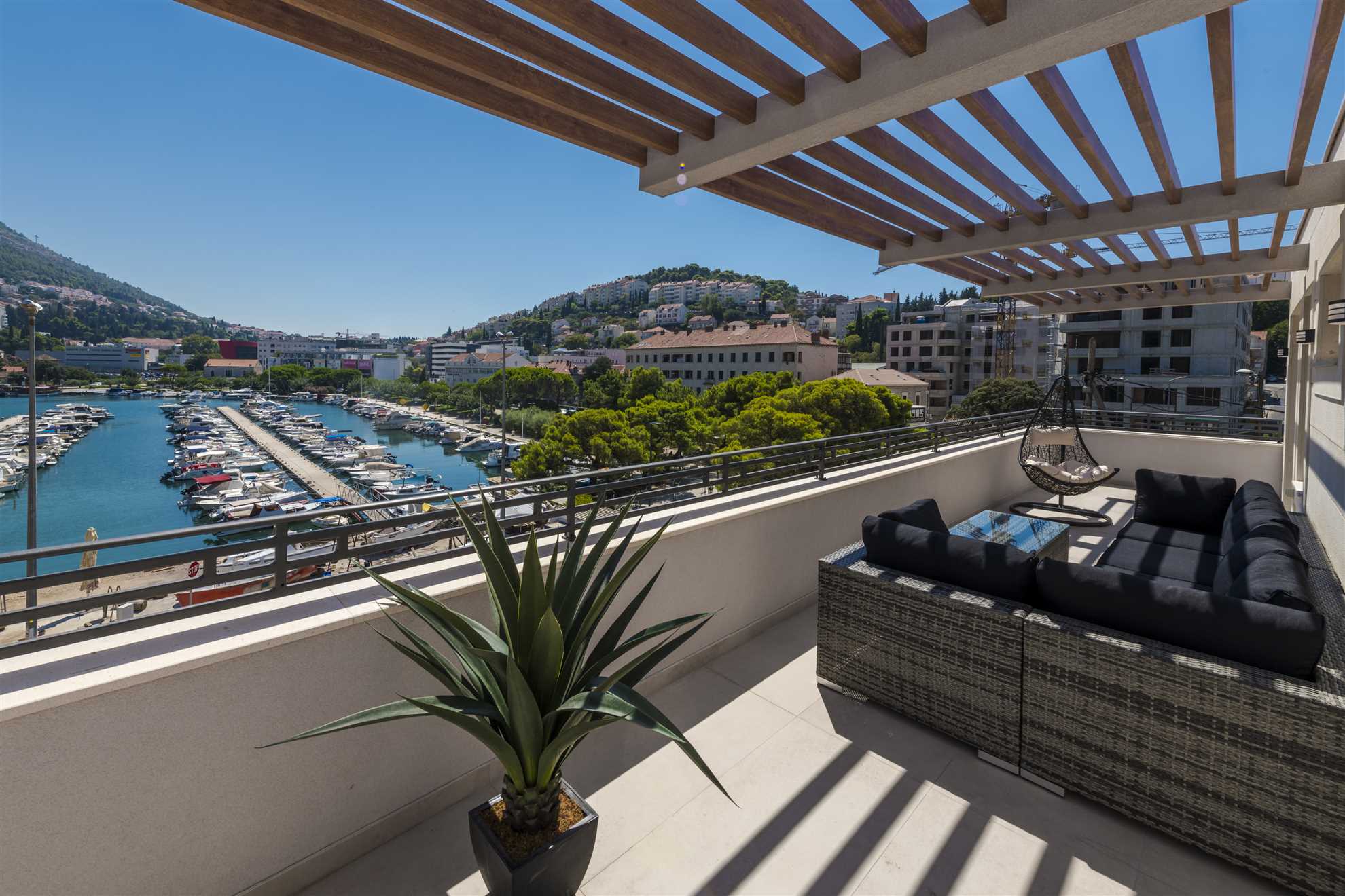 DLC Deluxe Penthouse Apartment