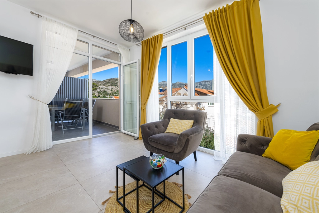 Two-Bedroom Apartment with Sea View in Dubrovnik