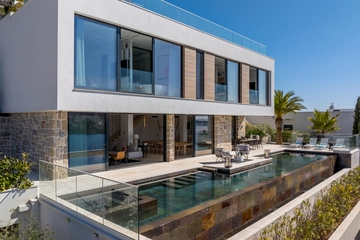 3-Bedroom Villa with Private Heated Pool in Zatoglav