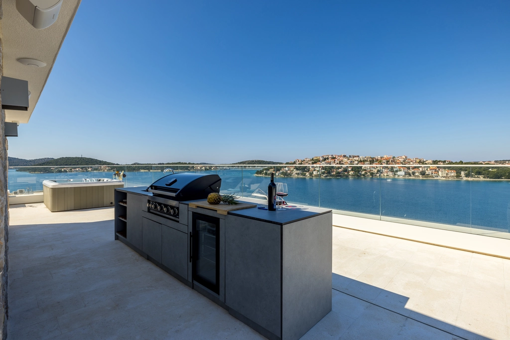 3-Bedroom Villa with Private Heated Pool in Zatoglav