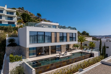 3-Bedroom Villa with Private Heated Pool in Zatoglav