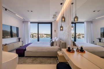 3-Bedroom Villa with Private Heated Pool in Zatoglav