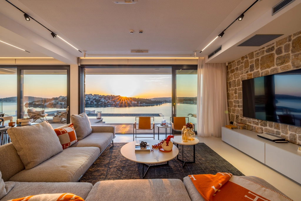 3-Bedroom Villa with Private Heated Pool in Zatoglav