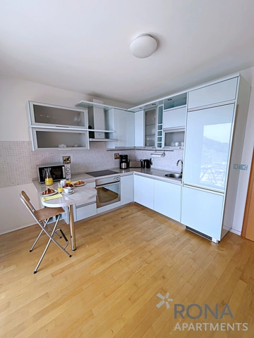 Sea-View Apartment in Ičići for Up to 6