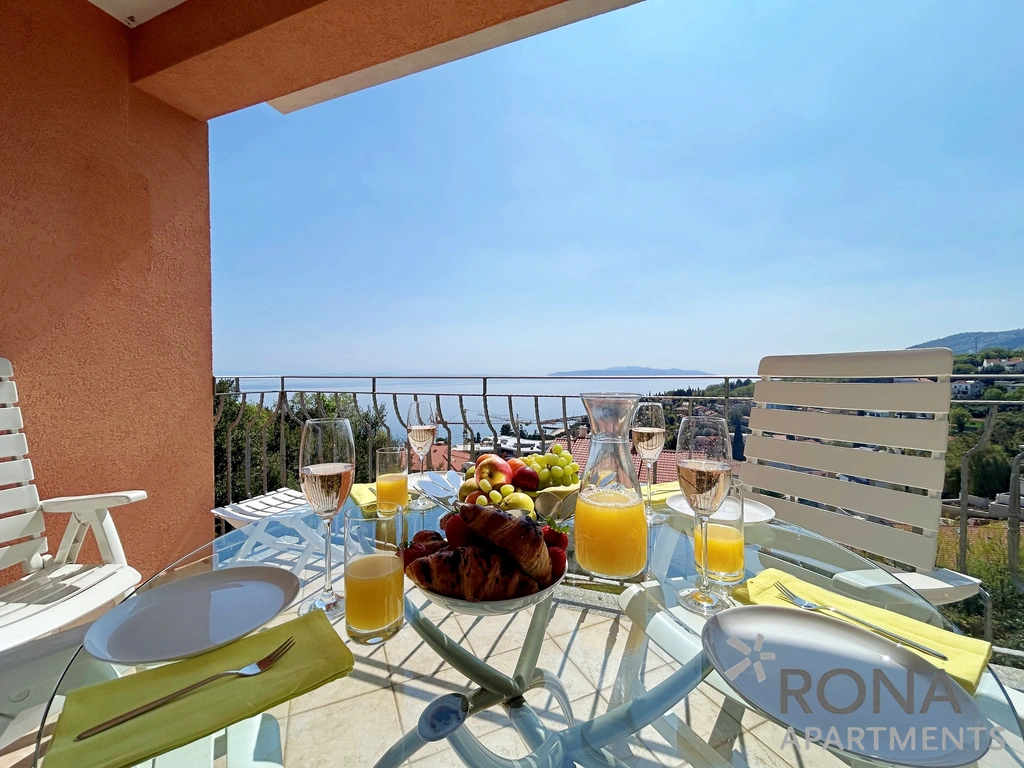 Sea-View Apartment in Ičići for Up to 6