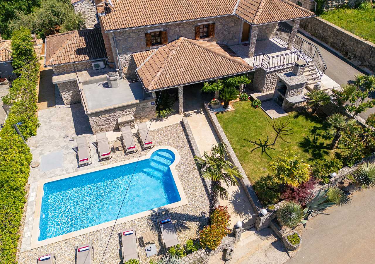 Rustikale Ferienwohnung Magdalea mit privatem Pool und Meerblick