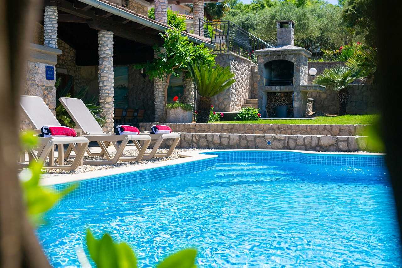 Rustikale Ferienwohnung Magdalea mit privatem Pool und Meerblick