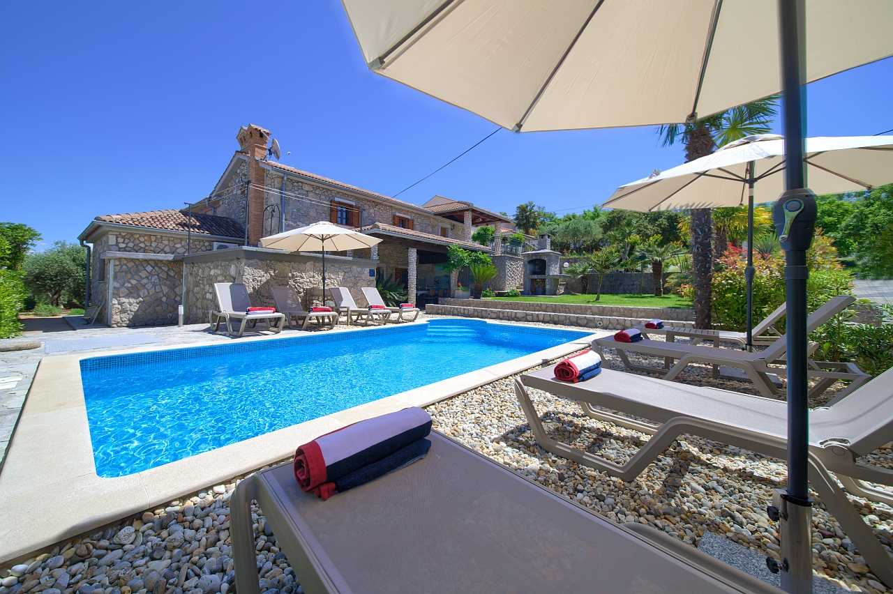 Rustikale Ferienwohnung Magdalea mit privatem Pool und Meerblick