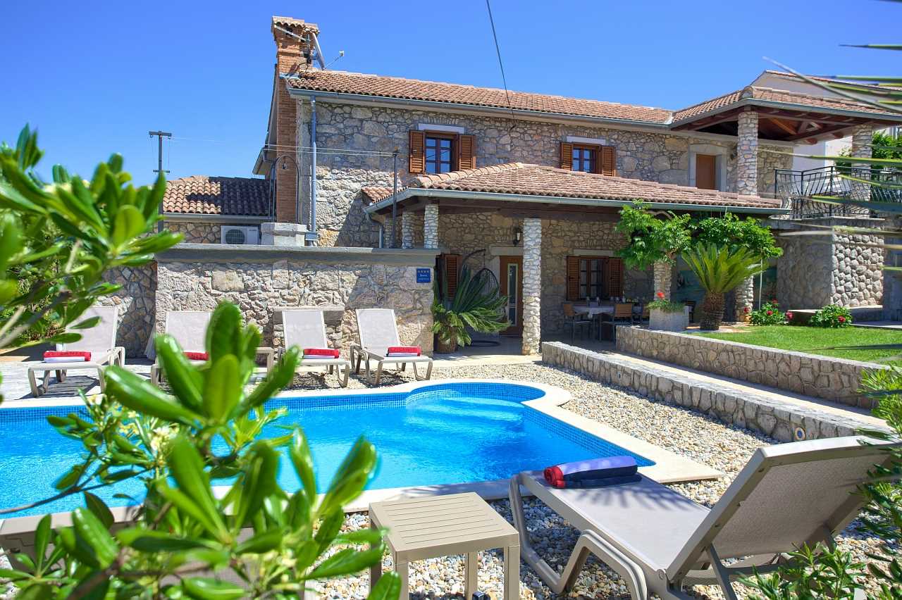 Rustikale Ferienwohnung Magdalea mit privatem Pool und Meerblick