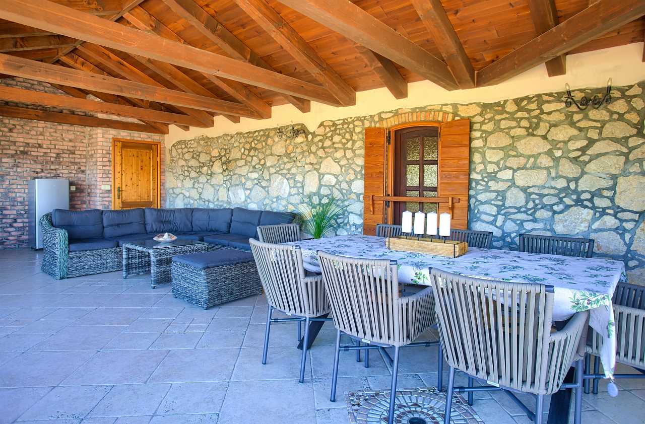 Rustikale Ferienwohnung Magdalea mit privatem Pool und Meerblick