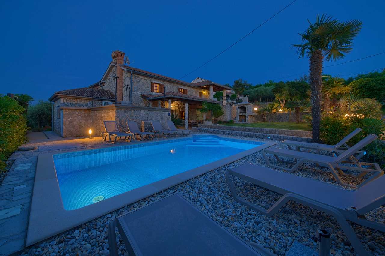 Rustikale Ferienwohnung Magdalea mit privatem Pool und Meerblick