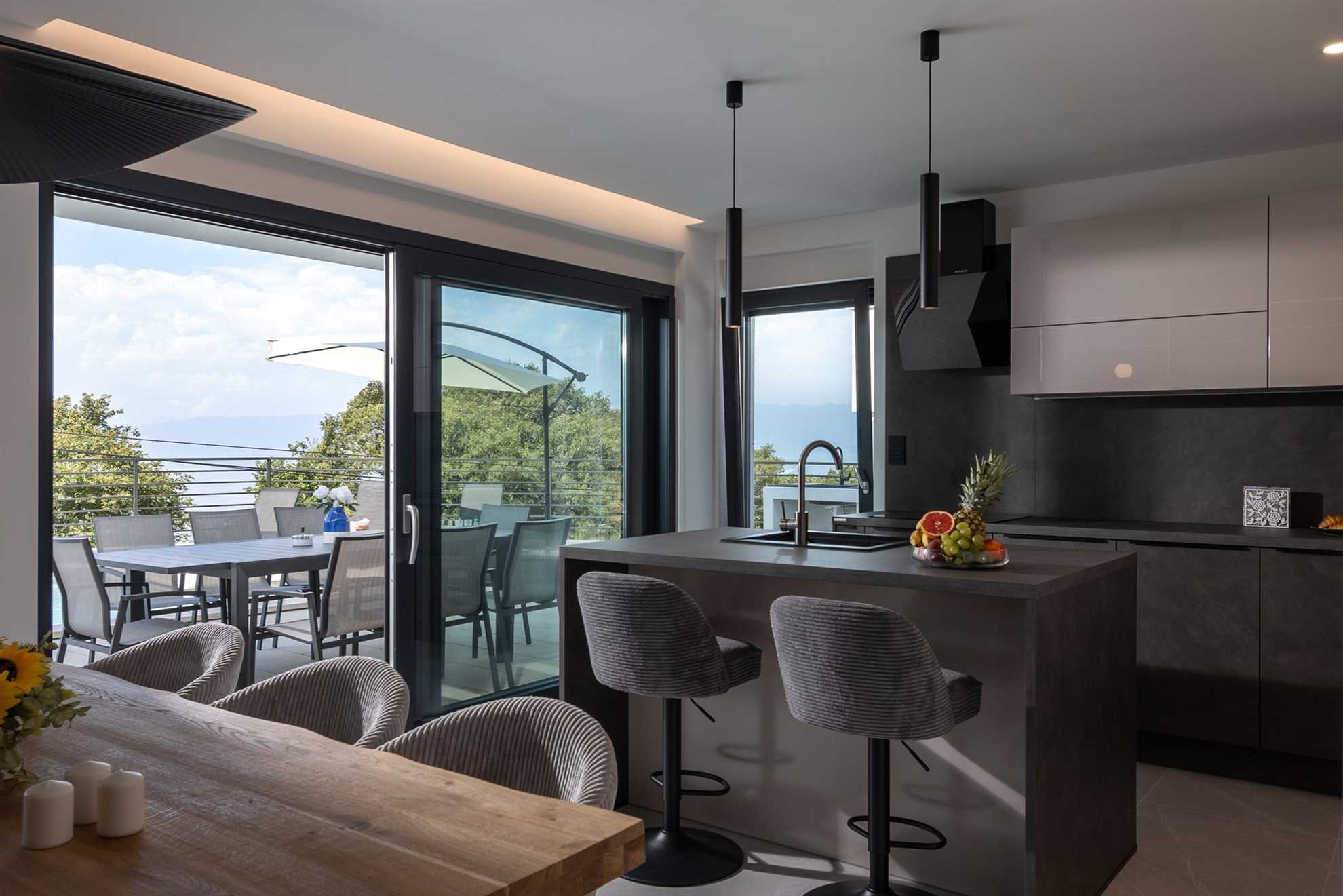 Villa Aris with heated pool & Seaview