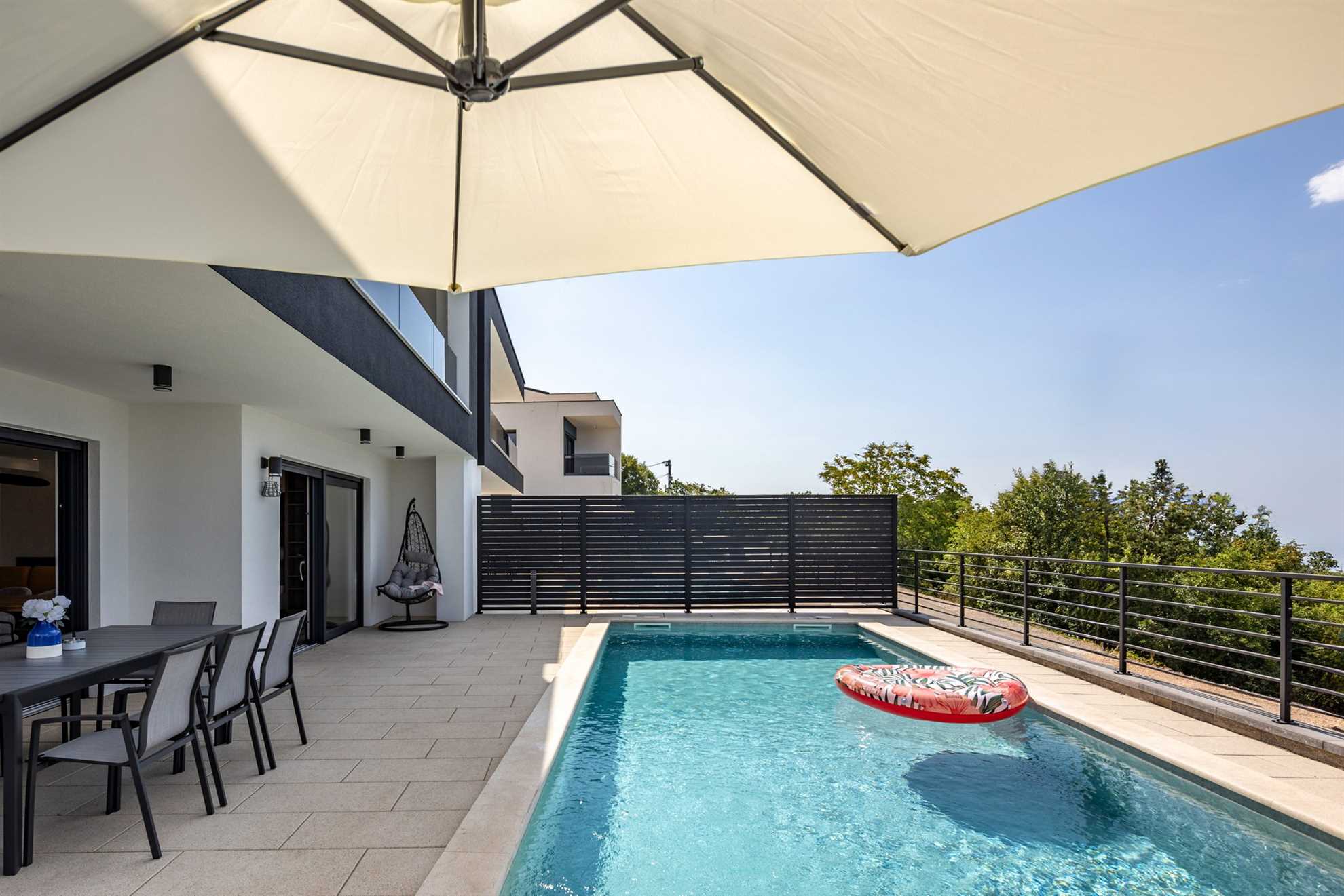 Villa Aris with heated pool & Seaview