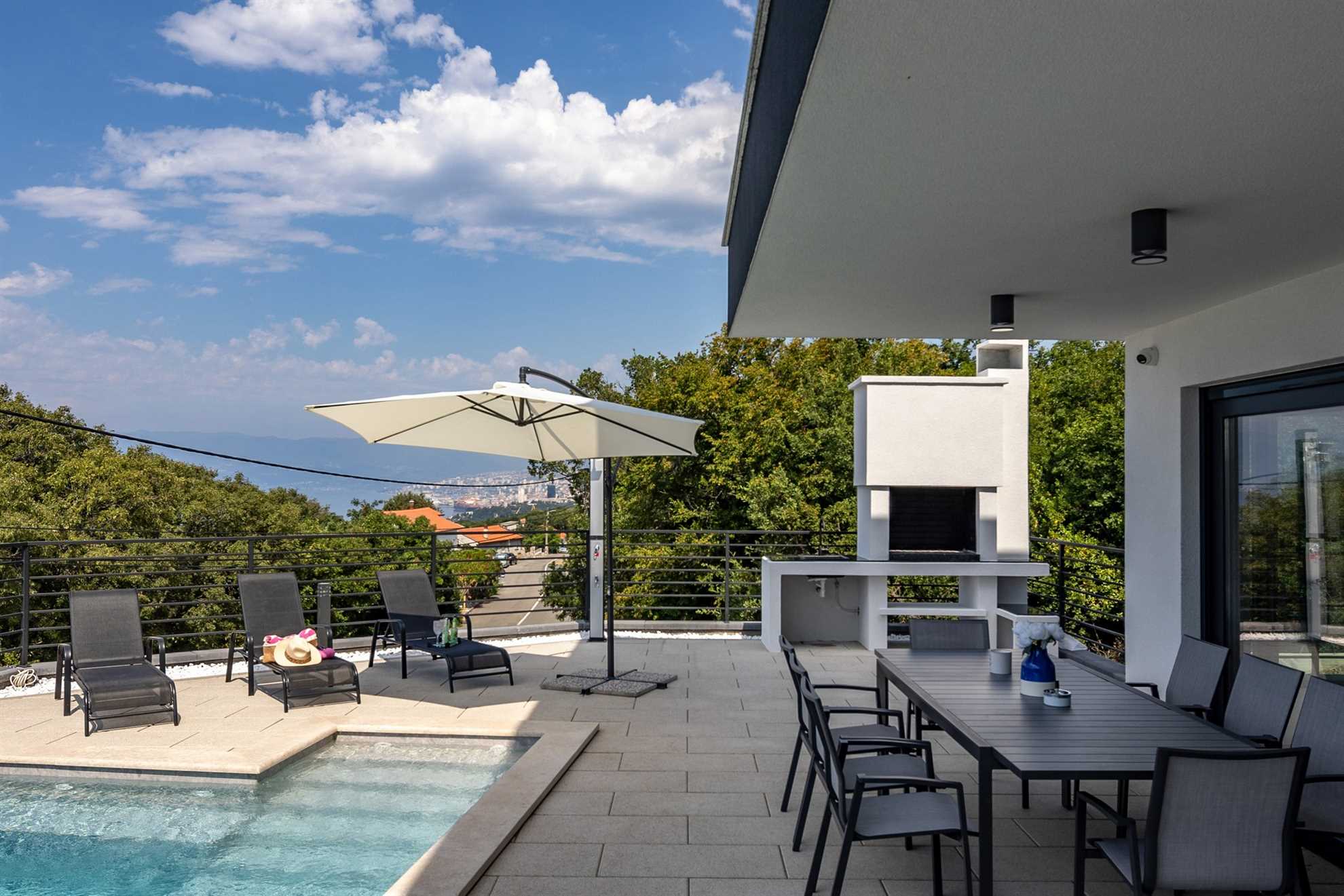 Villa Aris with heated pool & Seaview