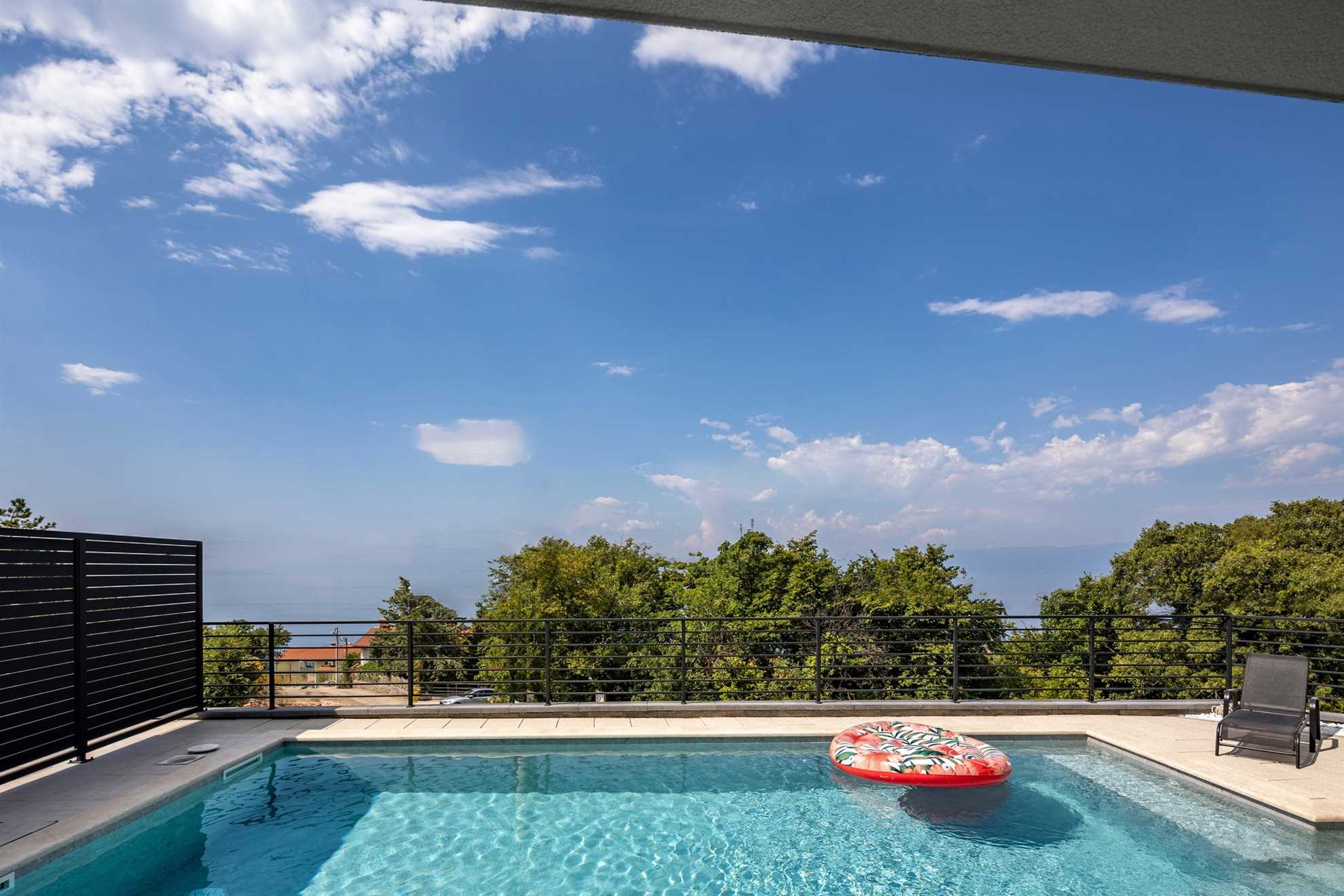 Villa Aris with heated pool & Seaview