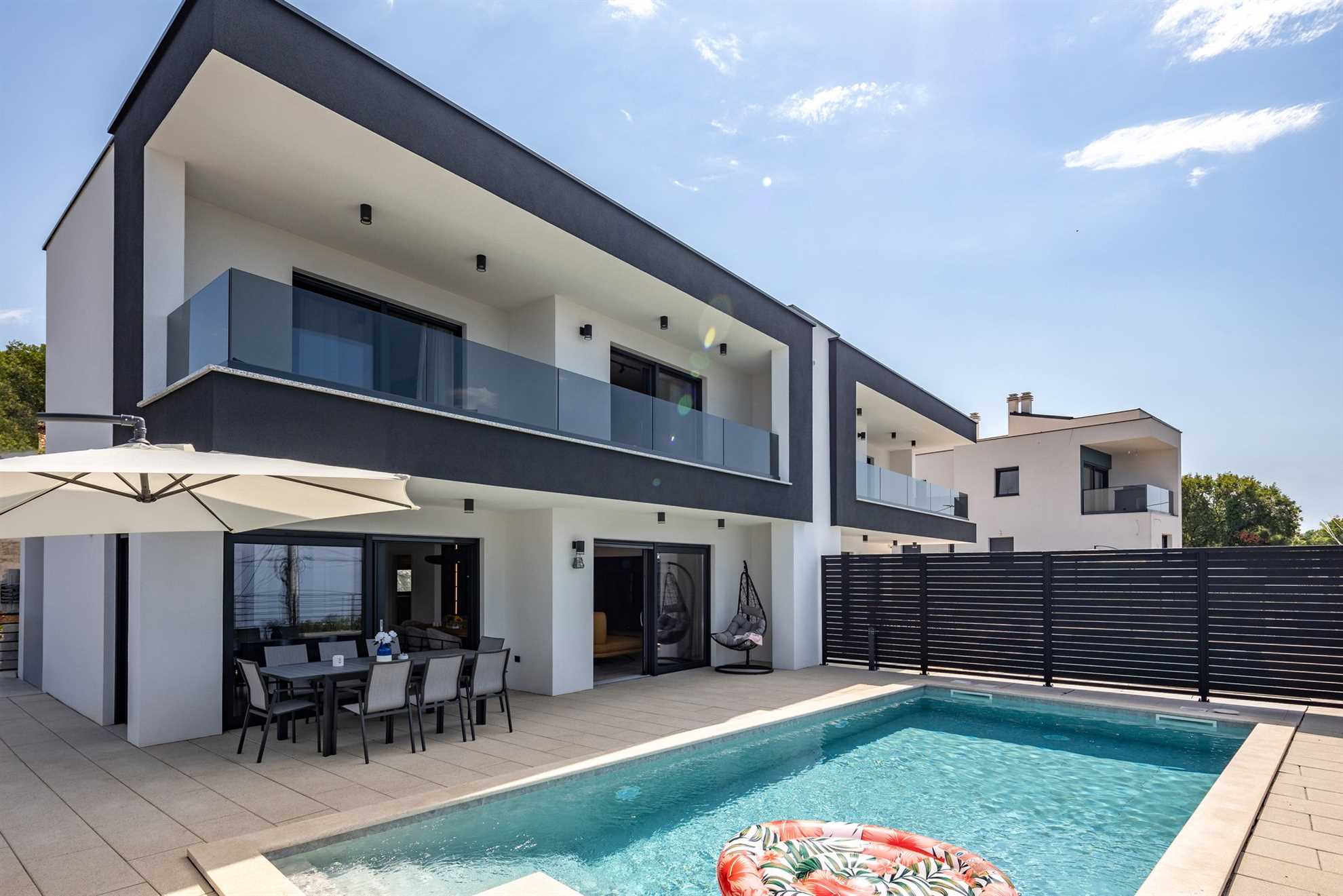 Villa Aris with heated pool & Seaview