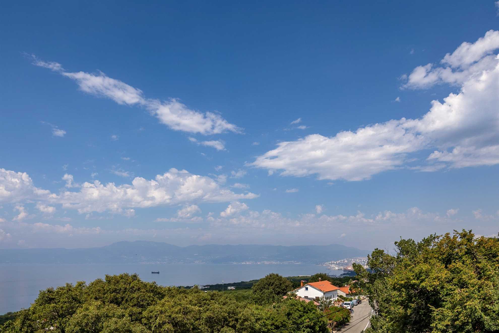 Villa Aris with heated pool & Seaview