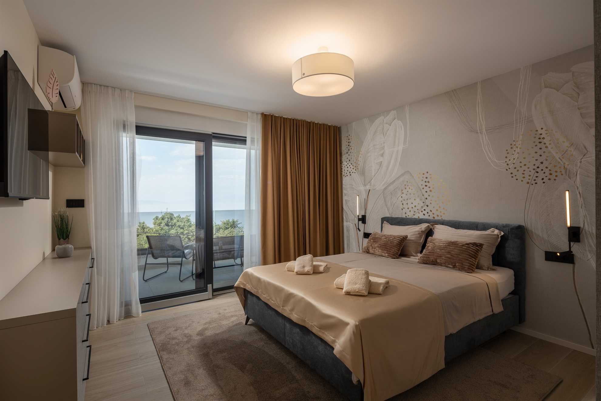Villa Aris with heated pool & Seaview