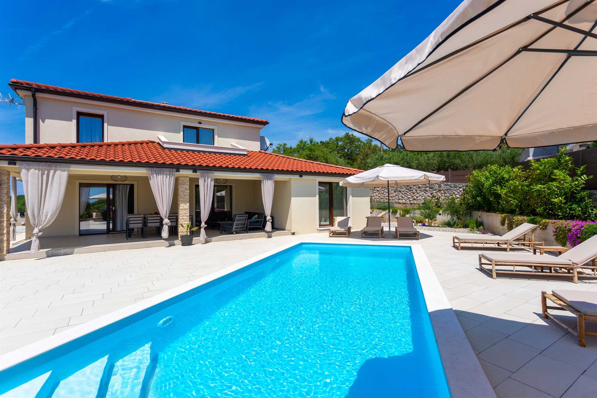 Villa Loni mit Pool und Meerblick