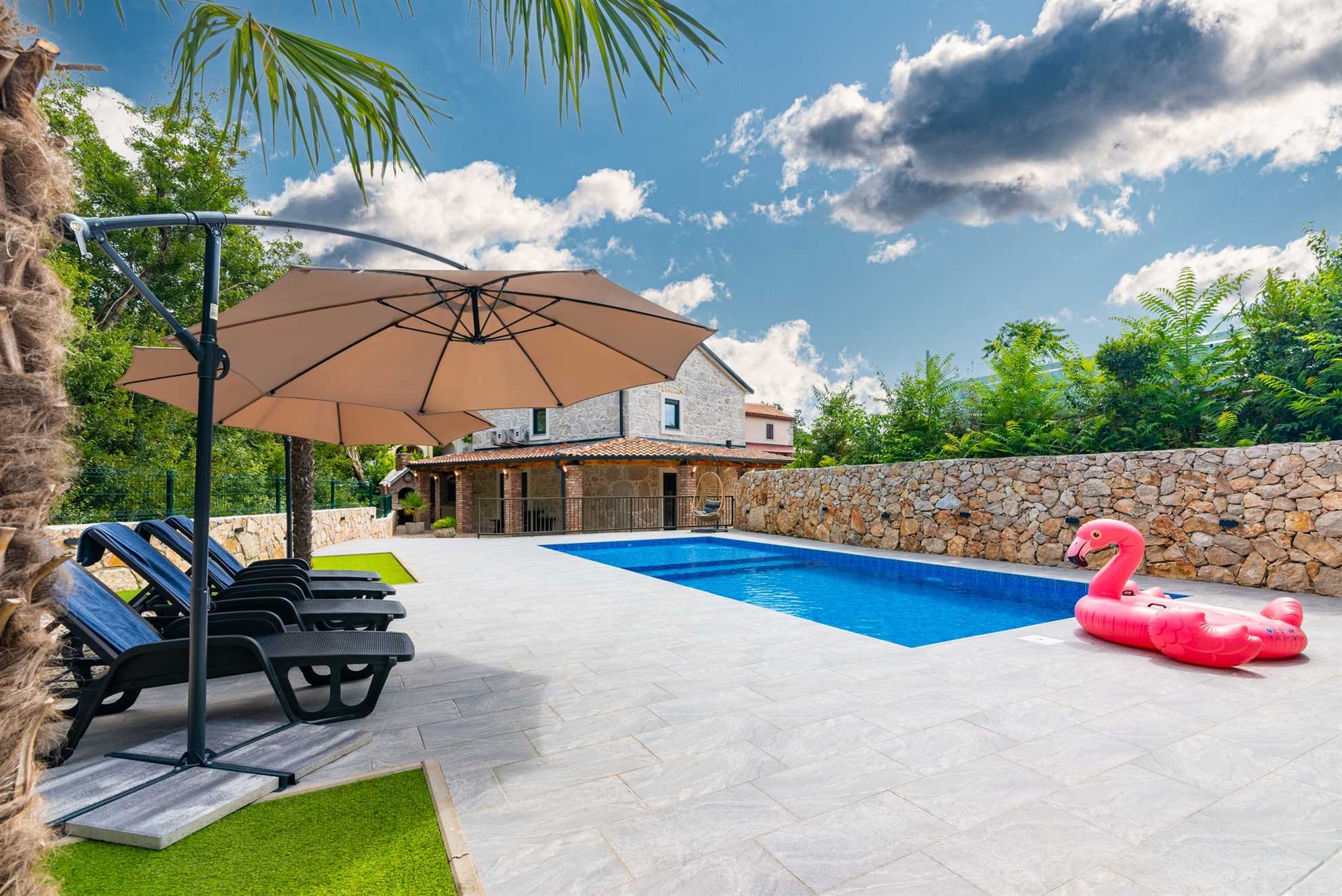 Charming Villa Old Stone with Pool & Sauna