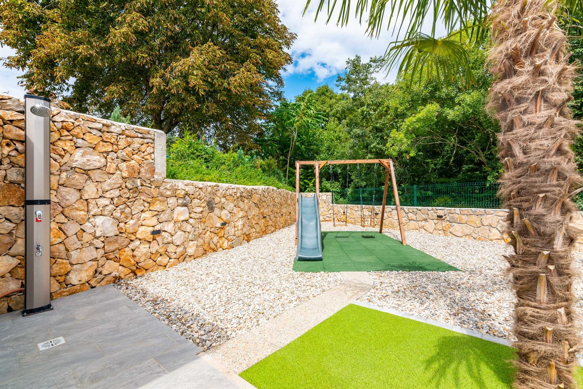 Charming Villa Old Stone with Pool & Sauna