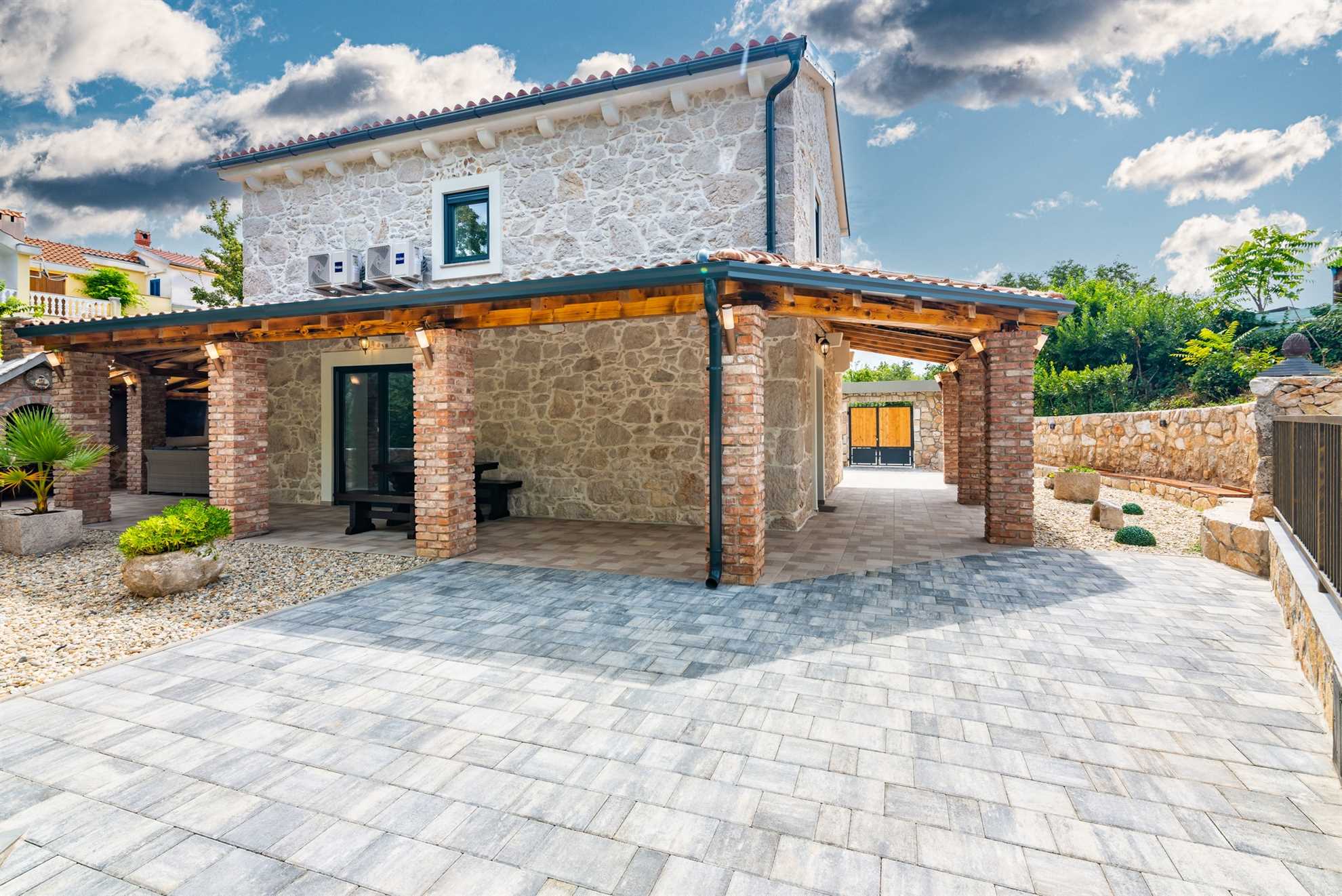 Charming Villa Old Stone with Pool & Sauna