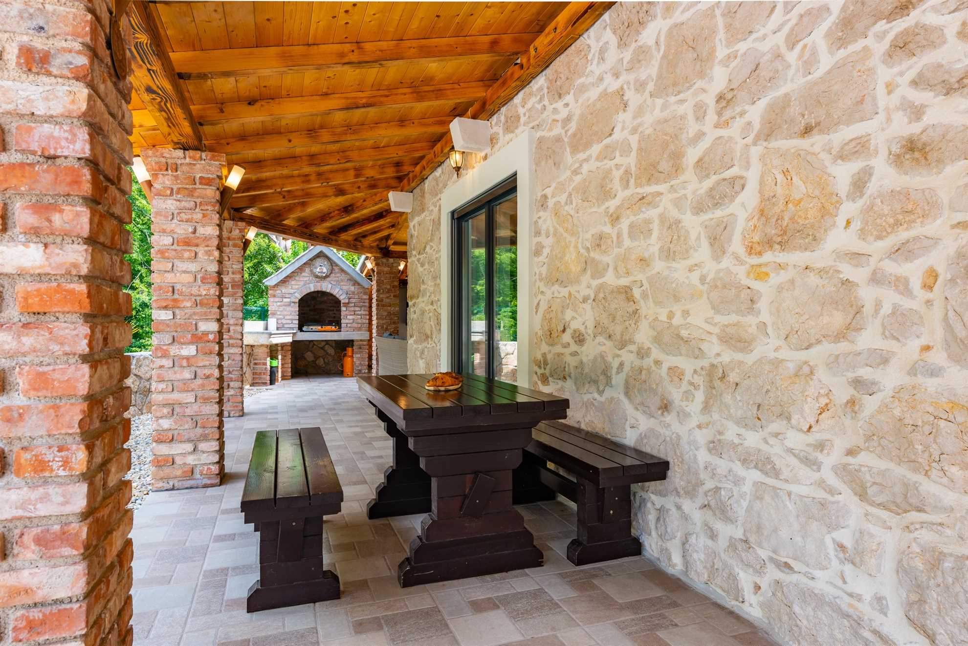 Charming Villa Old Stone with Pool & Sauna