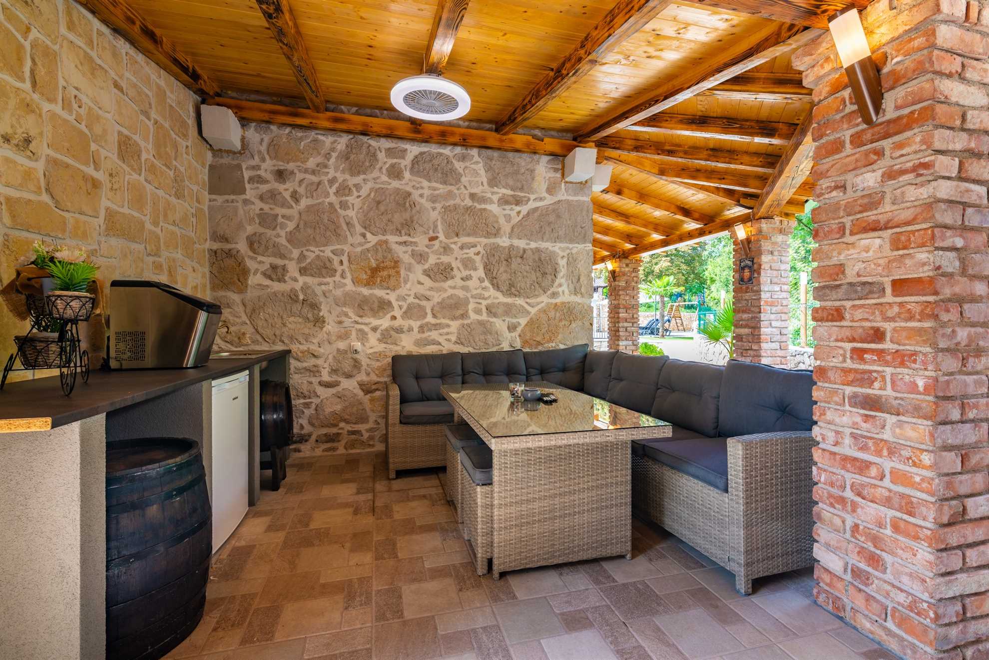 Charming Villa Old Stone with Pool & Sauna