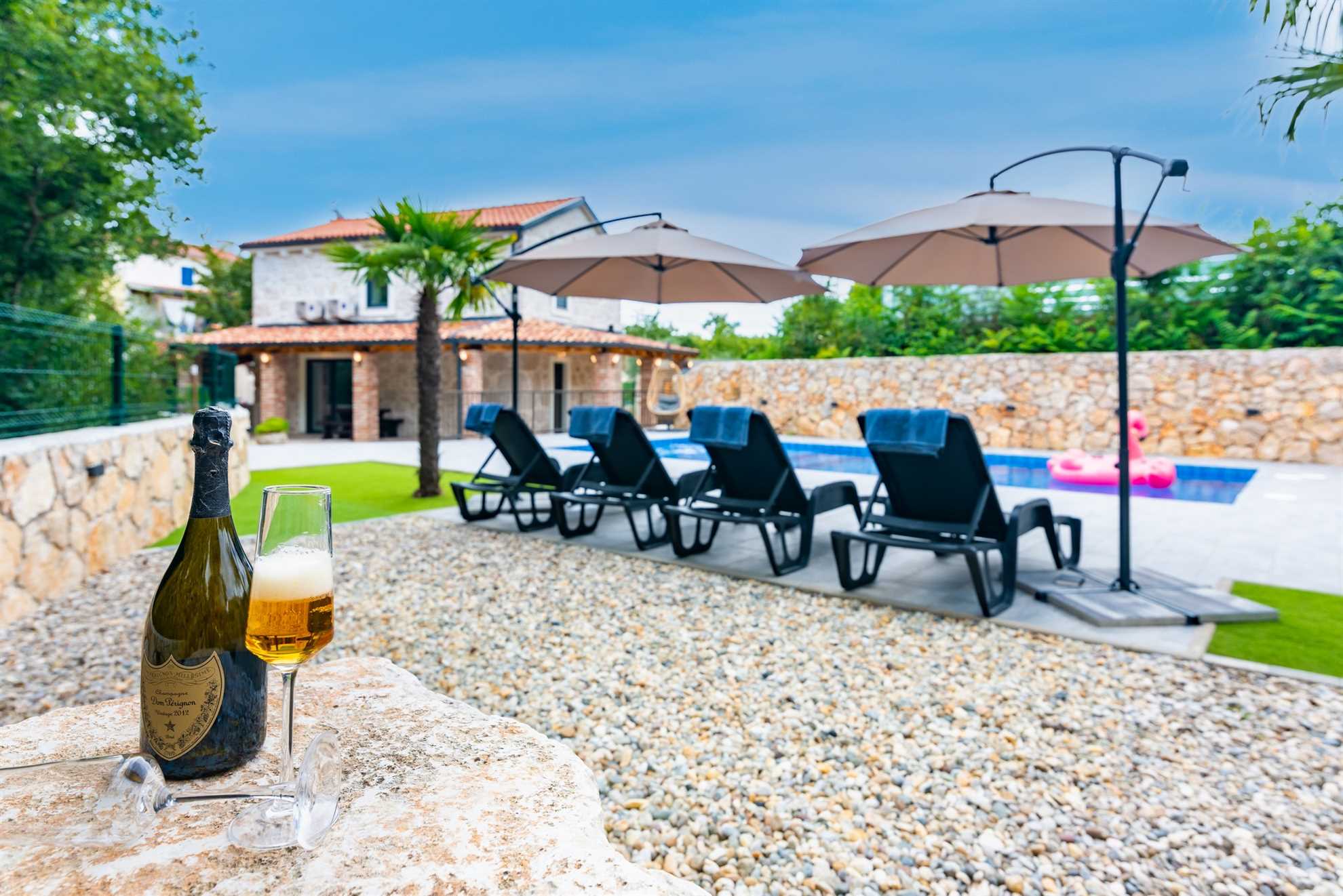 Charming Villa Old Stone with Pool & Sauna