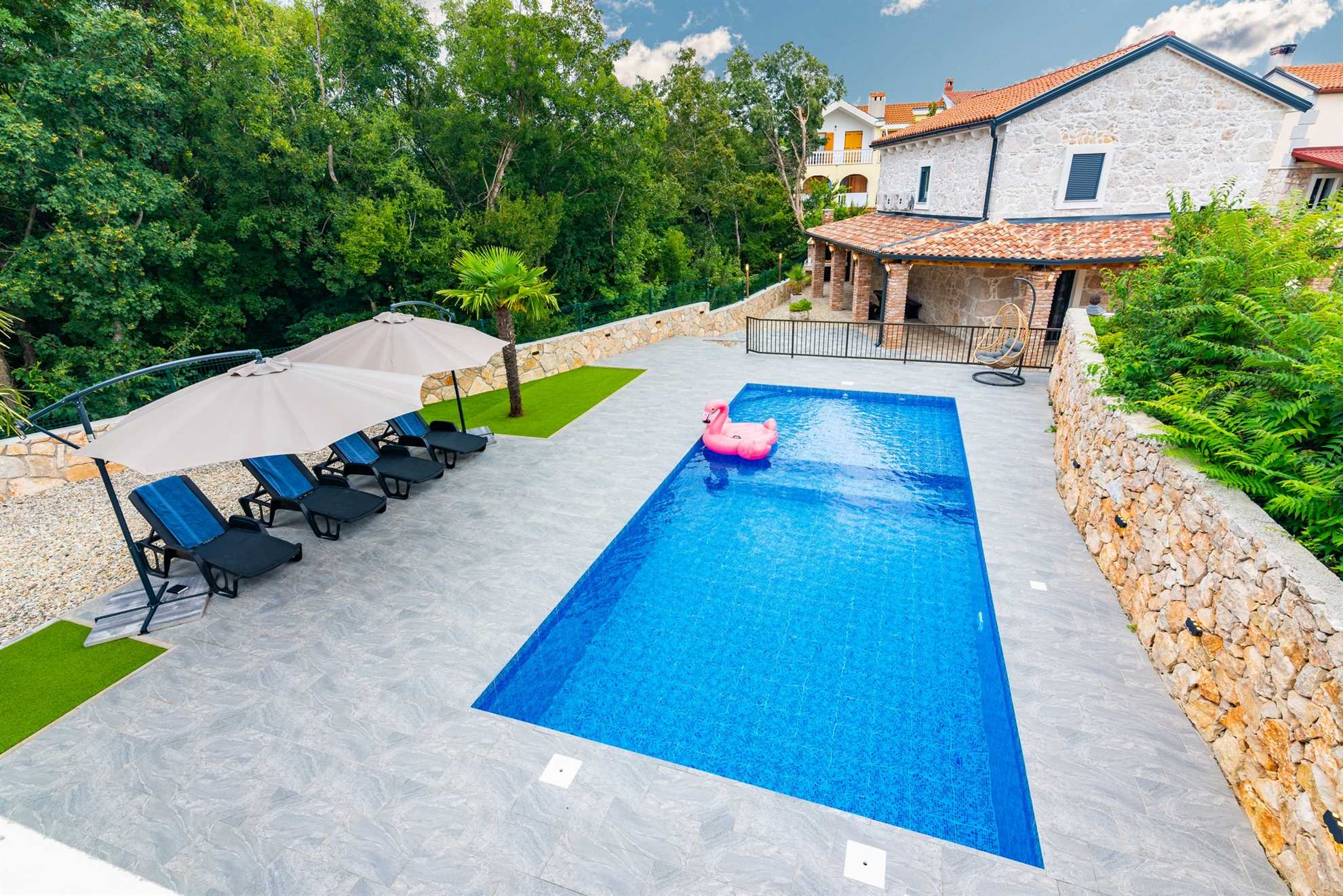 Charming Villa Old Stone with Pool & Sauna