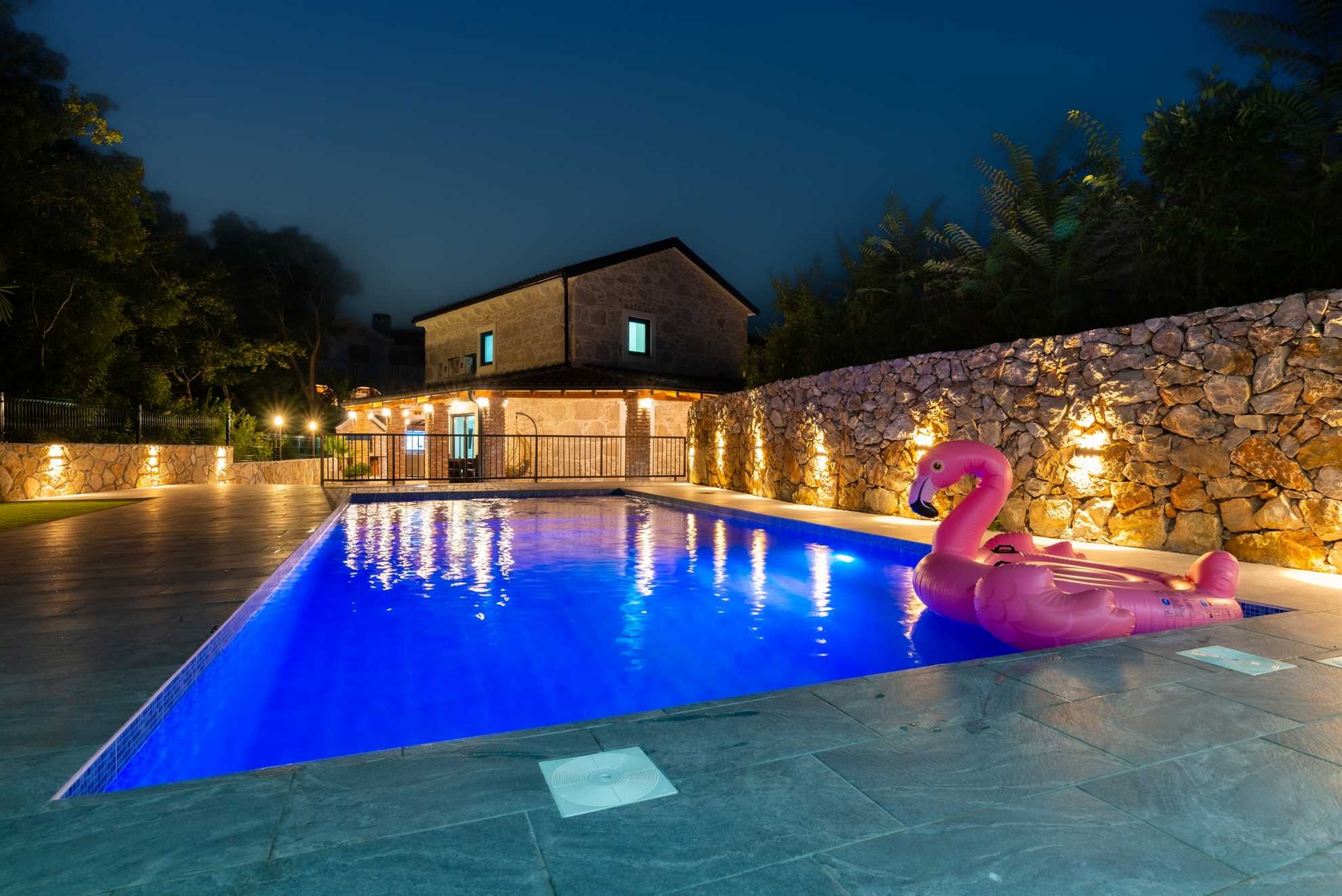 Charming Villa Old Stone with Pool & Sauna
