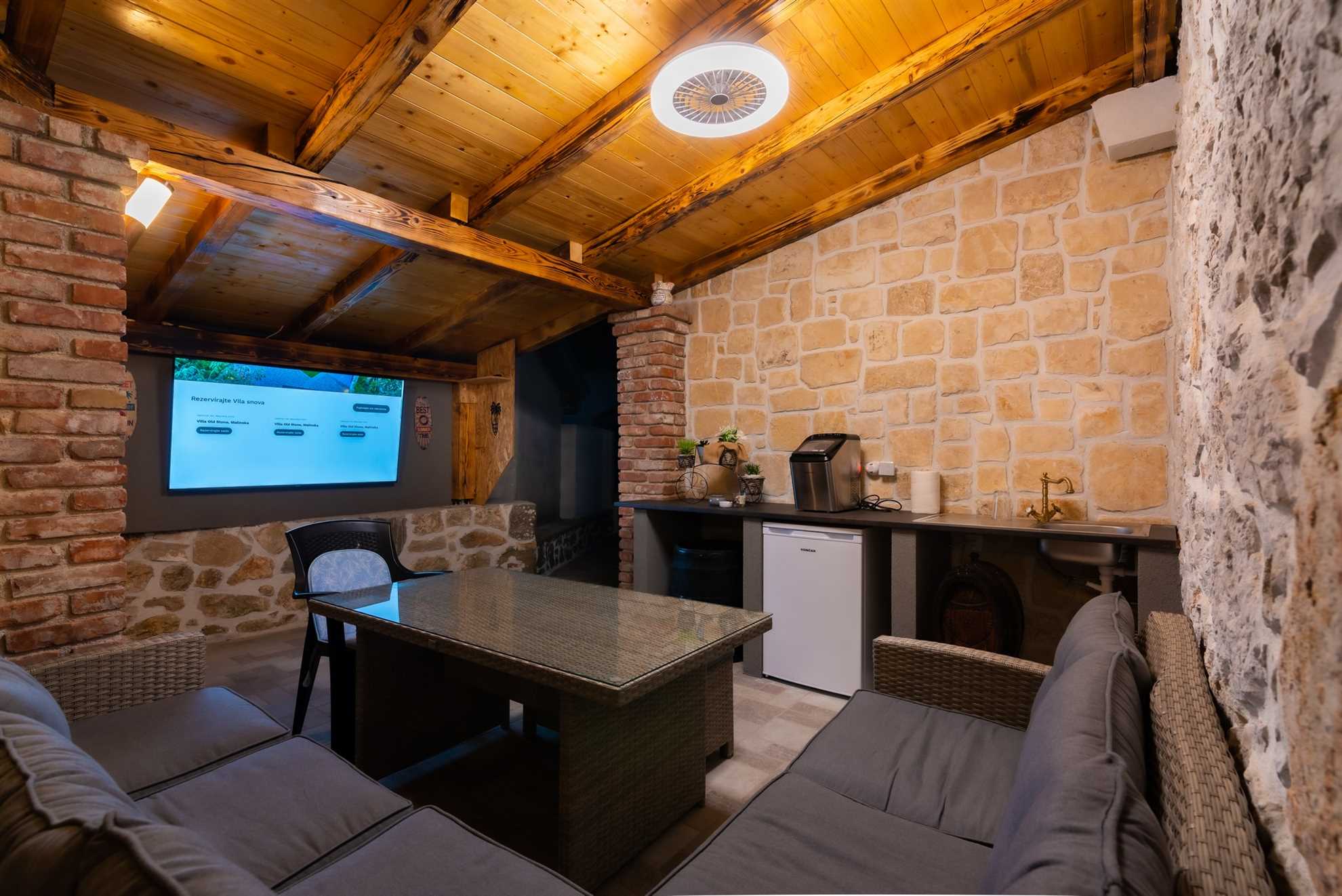 Charming Villa Old Stone with Pool & Sauna