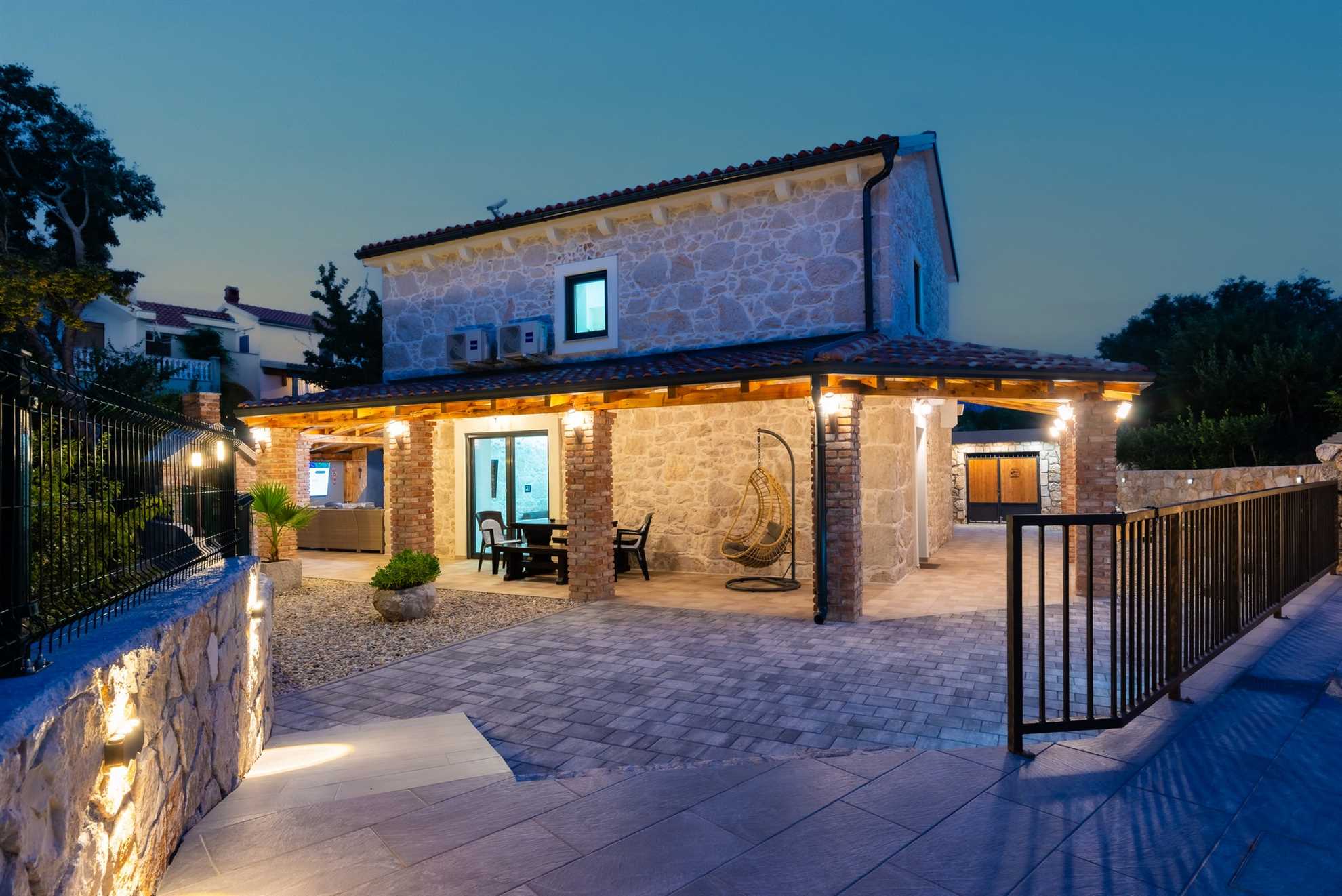 Charming Villa Old Stone with Pool & Sauna