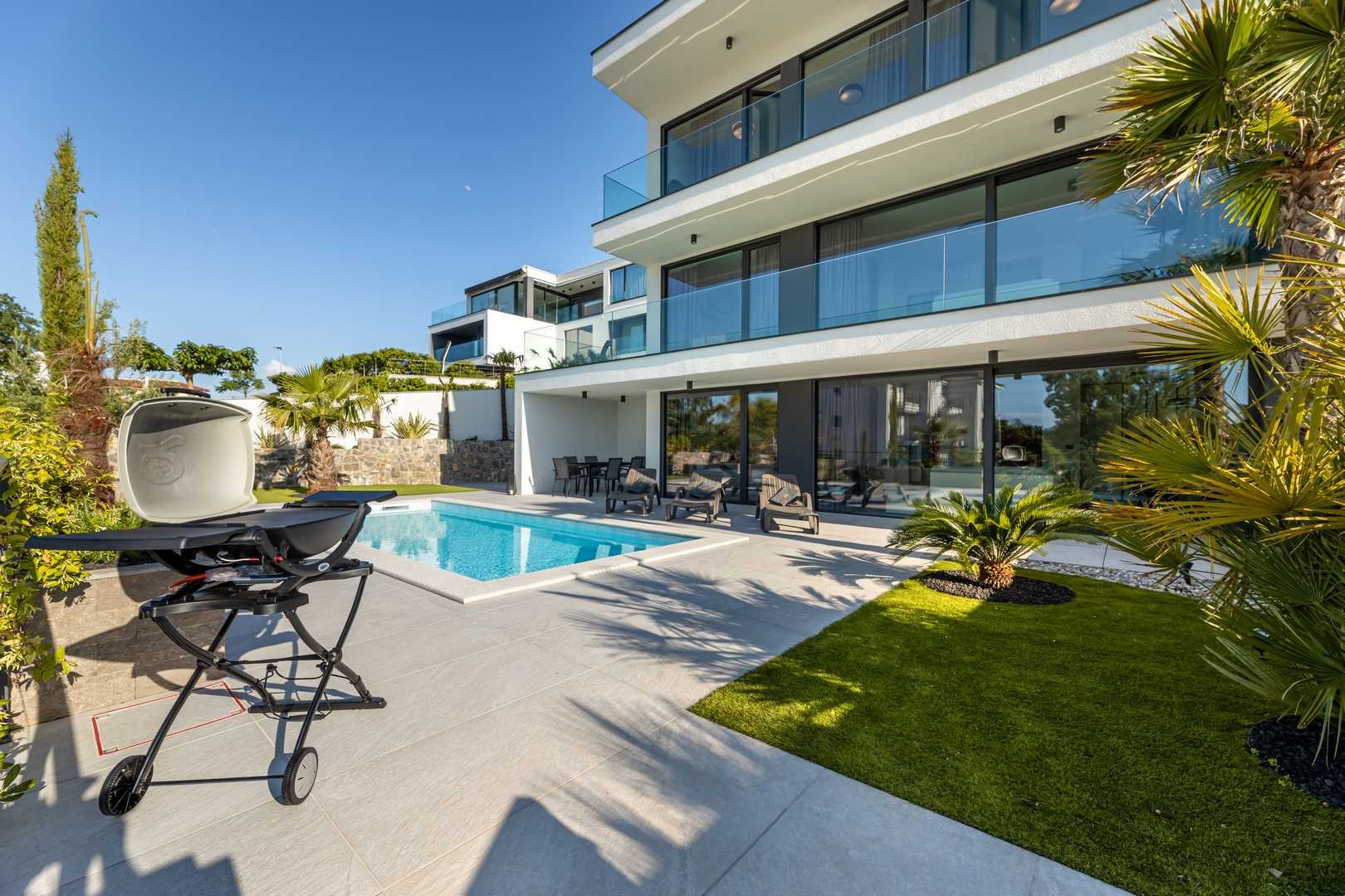 Luxus Villa Z – Perfekt für große Gruppen, mit zwei Pools und atemberaubendem Meerblick