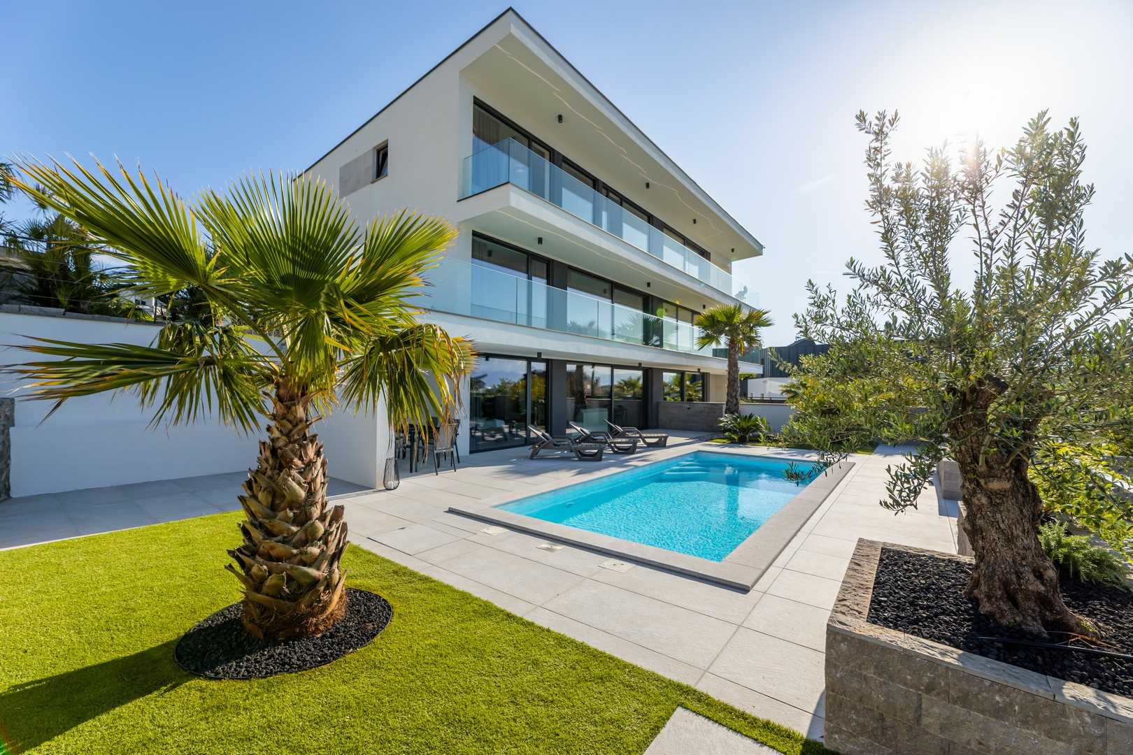 Luxus Villa Z – Perfekt für große Gruppen, mit zwei Pools und atemberaubendem Meerblick