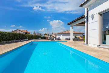 Villa for up to 6 Guests with Private Pool in Rasopasno