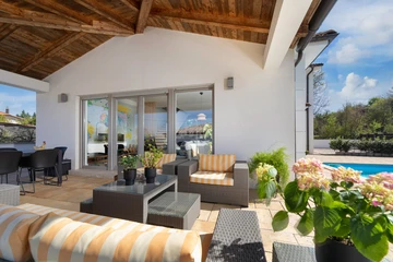 Villa for up to 6 Guests with Private Pool in Rasopasno