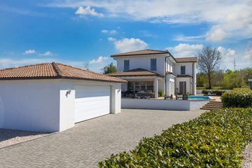 Villa for up to 6 Guests with Private Pool in Rasopasno